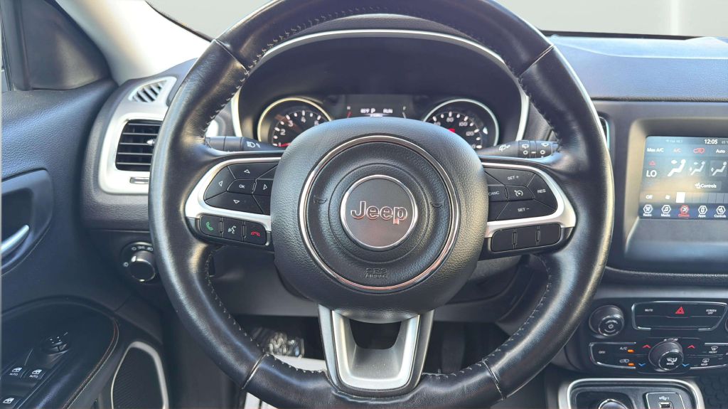 Photo 23 of this JEEP COMPASS