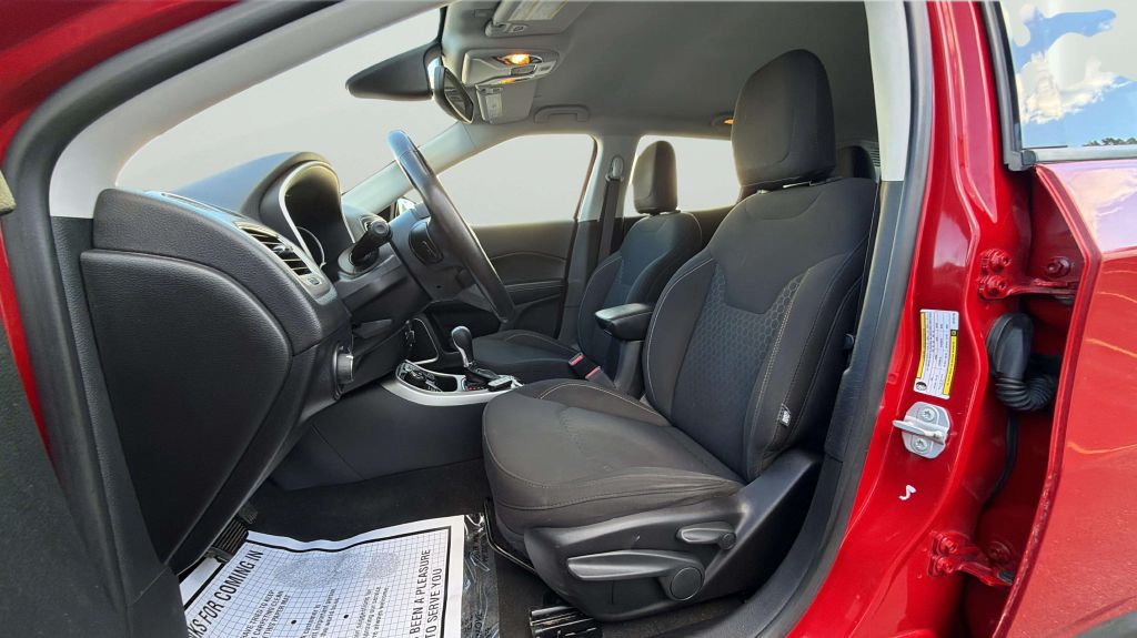 Photo 29 of this JEEP COMPASS