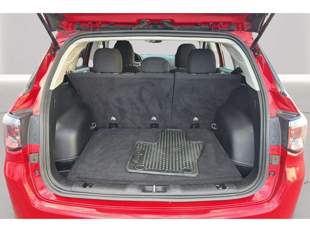 Photo 31 of this JEEP COMPASS