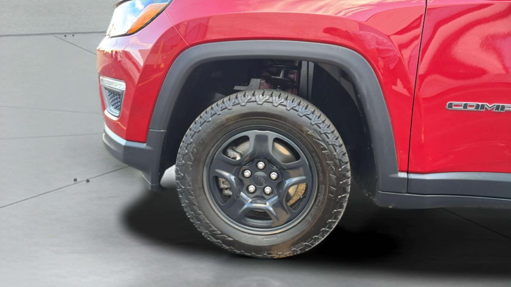 Photo 32 of this JEEP COMPASS