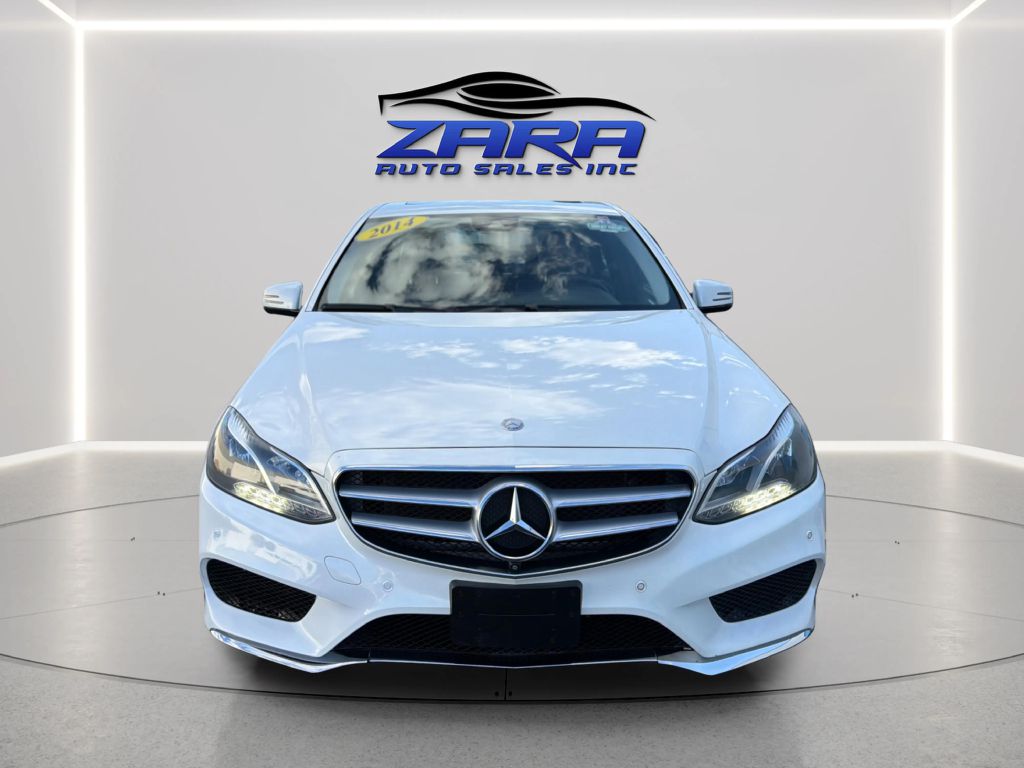 Photo 2 of this MERCEDES-BENZ E-CLASS
