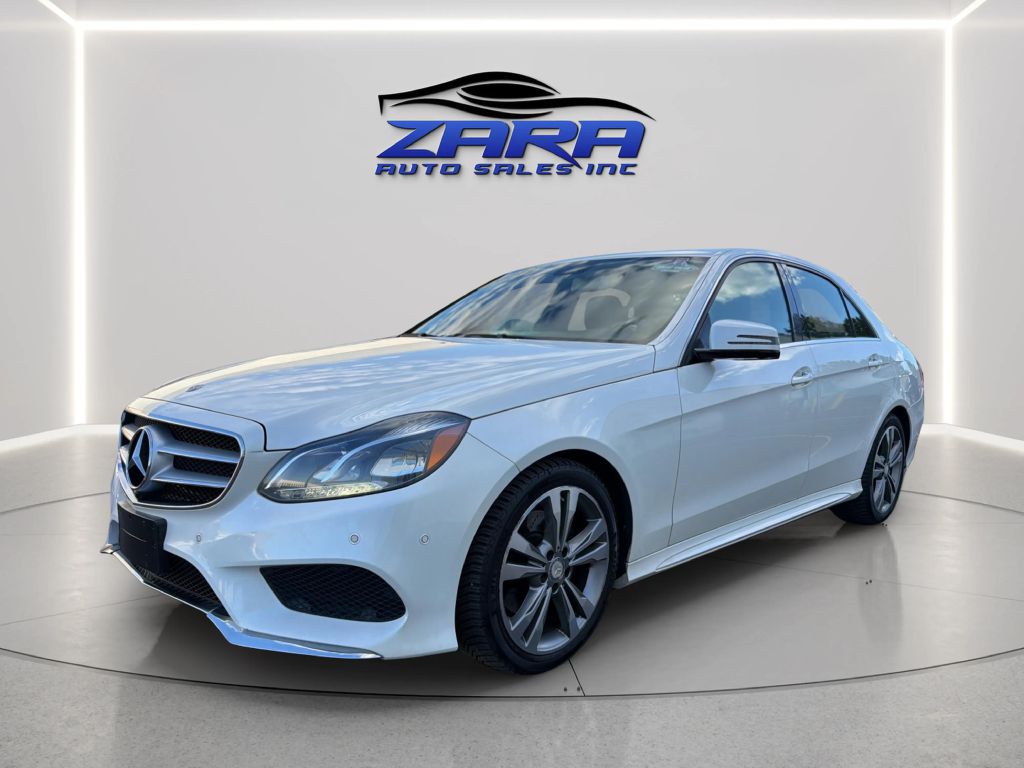 Photo 3 of this MERCEDES-BENZ E-CLASS