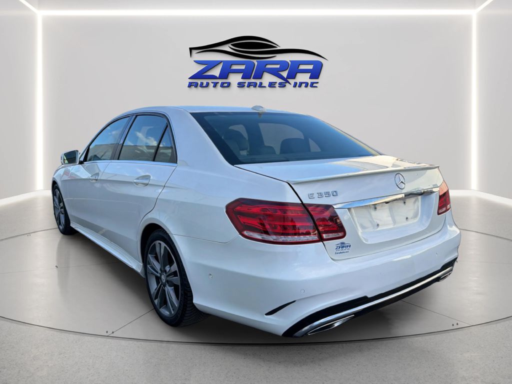 Photo 5 of this MERCEDES-BENZ E-CLASS