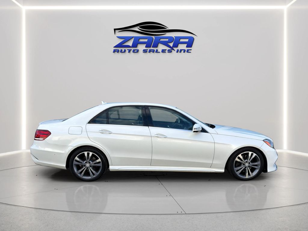 Photo 8 of this MERCEDES-BENZ E-CLASS