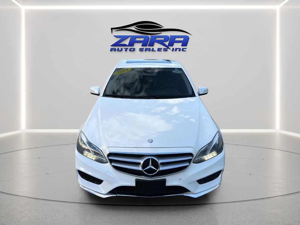 Photo 10 of this MERCEDES-BENZ E-CLASS