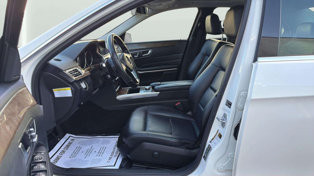 Photo 11 of this MERCEDES-BENZ E-CLASS