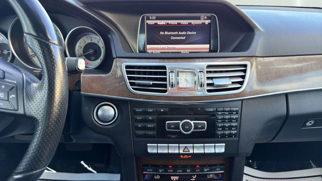 Photo 22 of this MERCEDES-BENZ E-CLASS