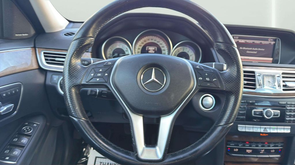 Photo 23 of this MERCEDES-BENZ E-CLASS