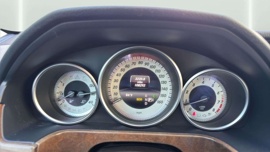 Photo 24 of this MERCEDES-BENZ E-CLASS