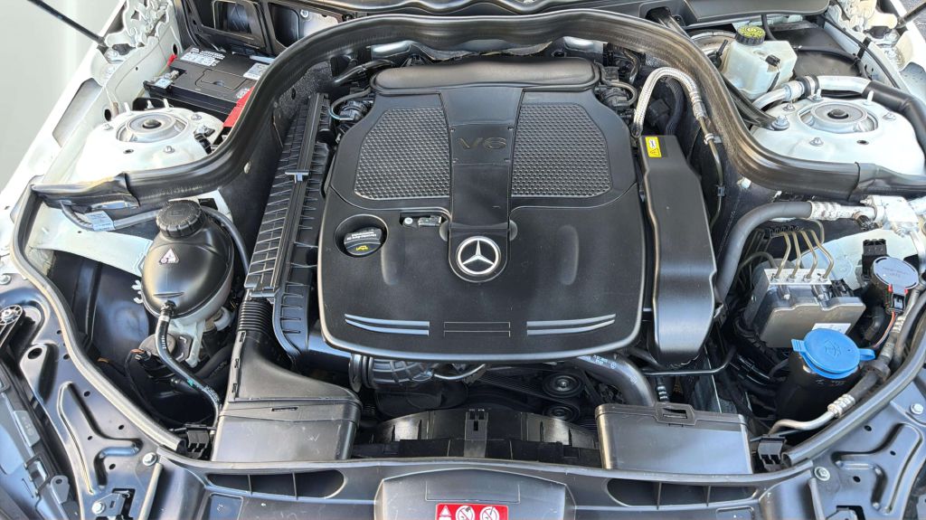 Photo 29 of this MERCEDES-BENZ E-CLASS