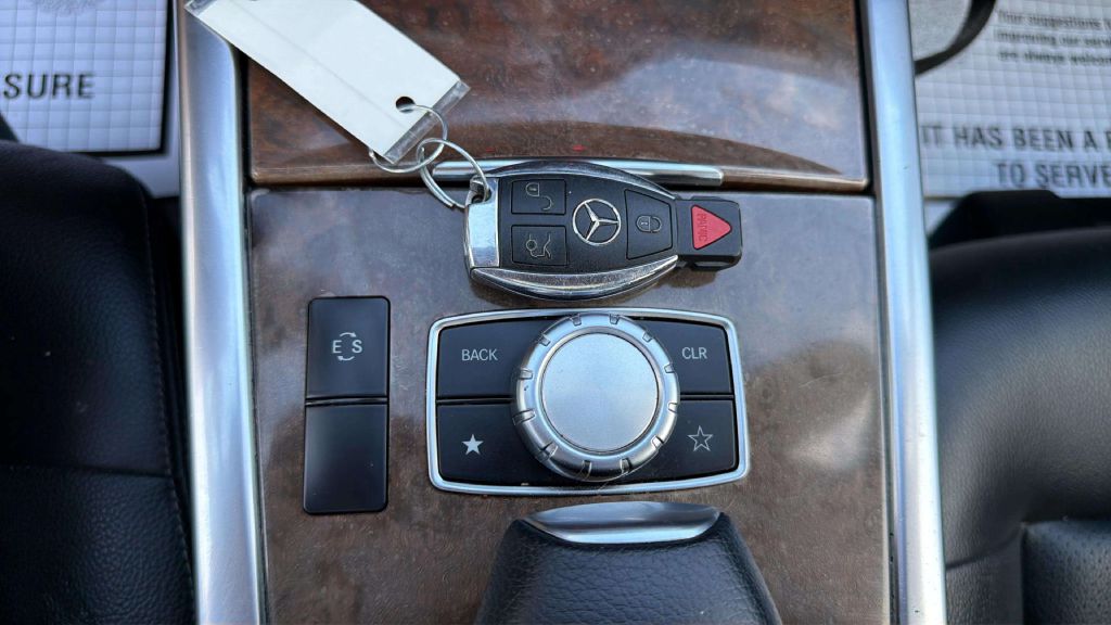 Photo 31 of this MERCEDES-BENZ E-CLASS