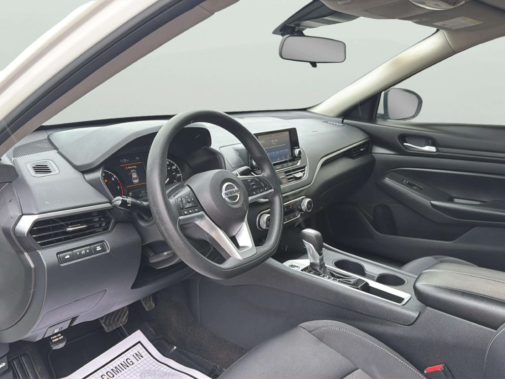 Photo 10 of this NISSAN ALTIMA