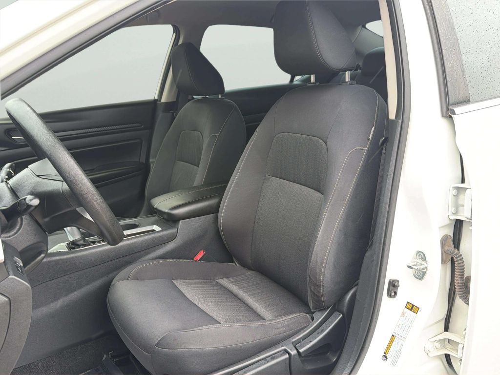 Photo 12 of this NISSAN ALTIMA