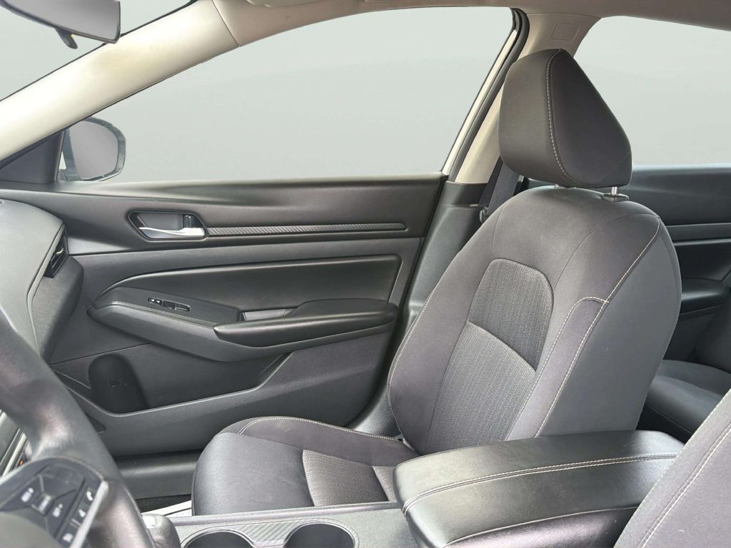 Photo 13 of this NISSAN ALTIMA