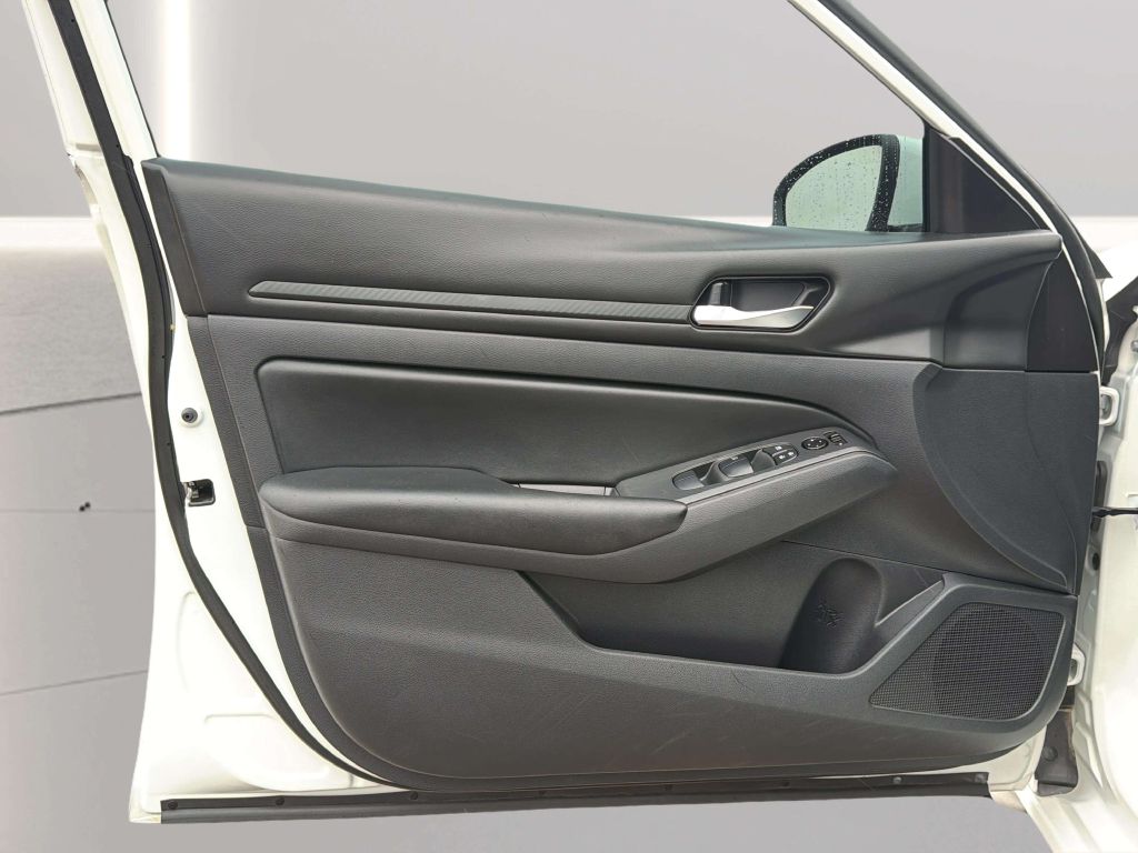 Photo 14 of this NISSAN ALTIMA