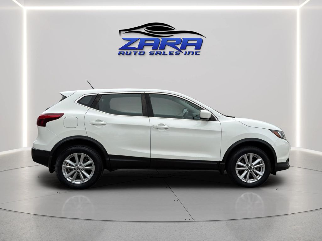 Photo 8 of this NISSAN ROGUE SPORT