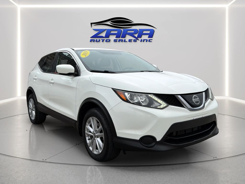 Photo 9 of this NISSAN ROGUE SPORT