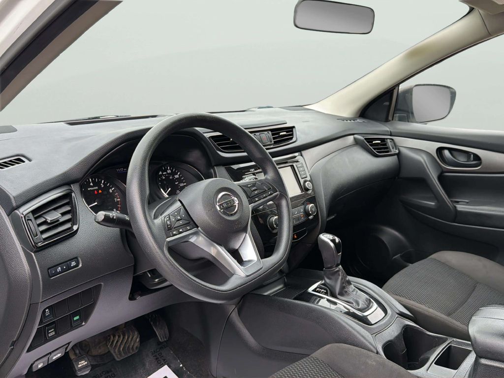 Photo 10 of this NISSAN ROGUE SPORT