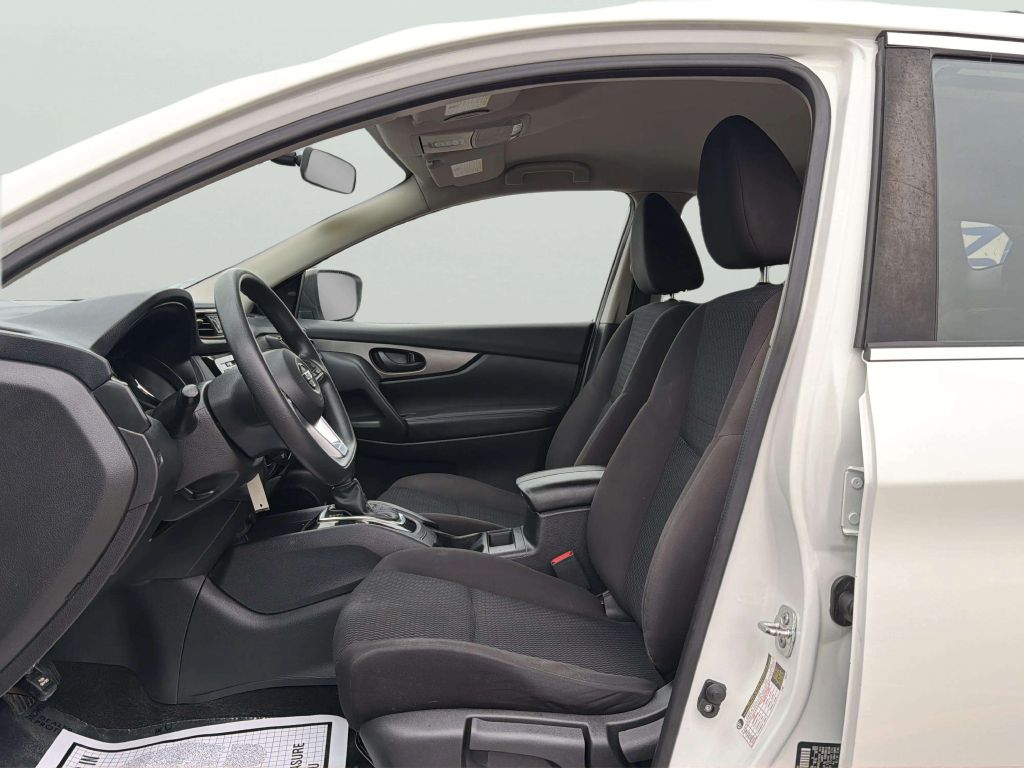 Photo 11 of this NISSAN ROGUE SPORT