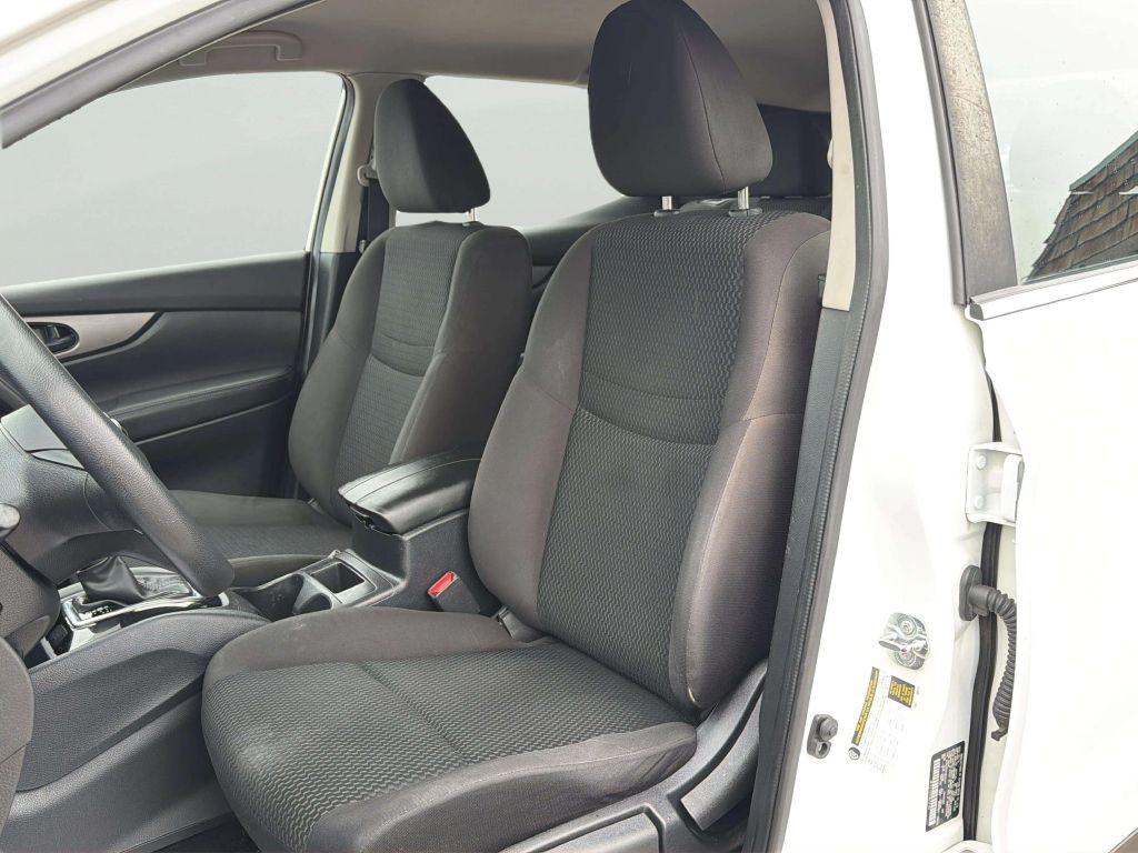 Photo 12 of this NISSAN ROGUE SPORT