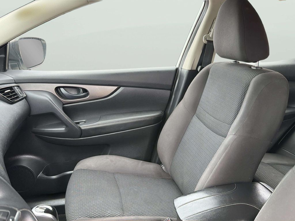 Photo 13 of this NISSAN ROGUE SPORT