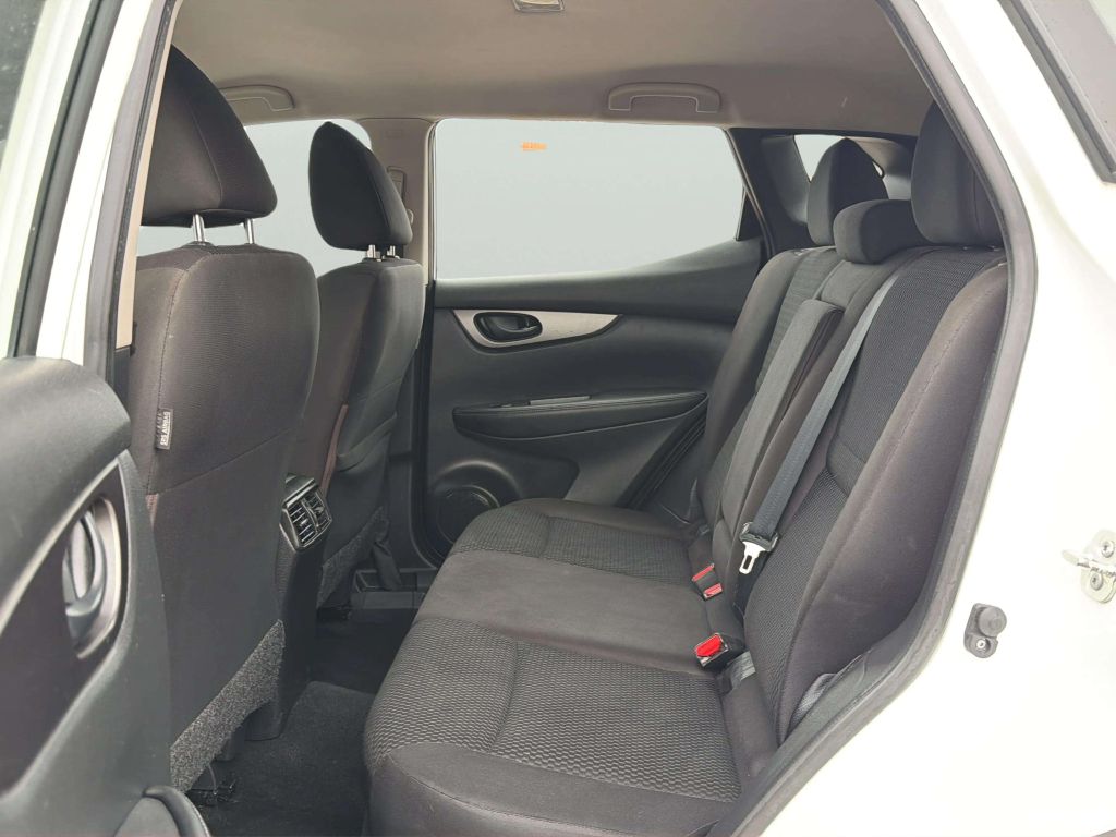 Photo 15 of this NISSAN ROGUE SPORT