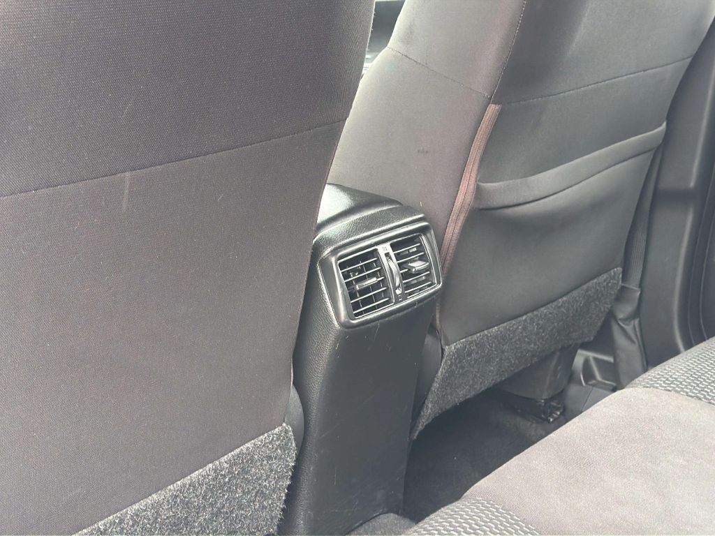 Photo 16 of this NISSAN ROGUE SPORT