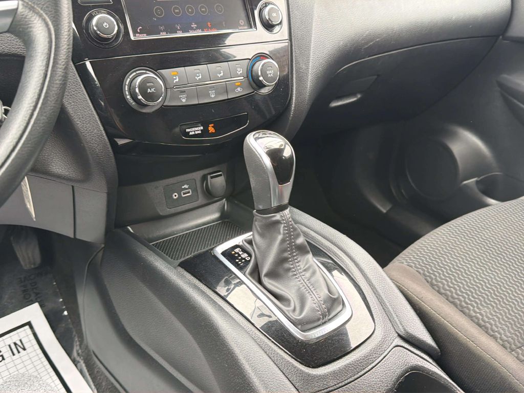 Photo 20 of this NISSAN ROGUE SPORT