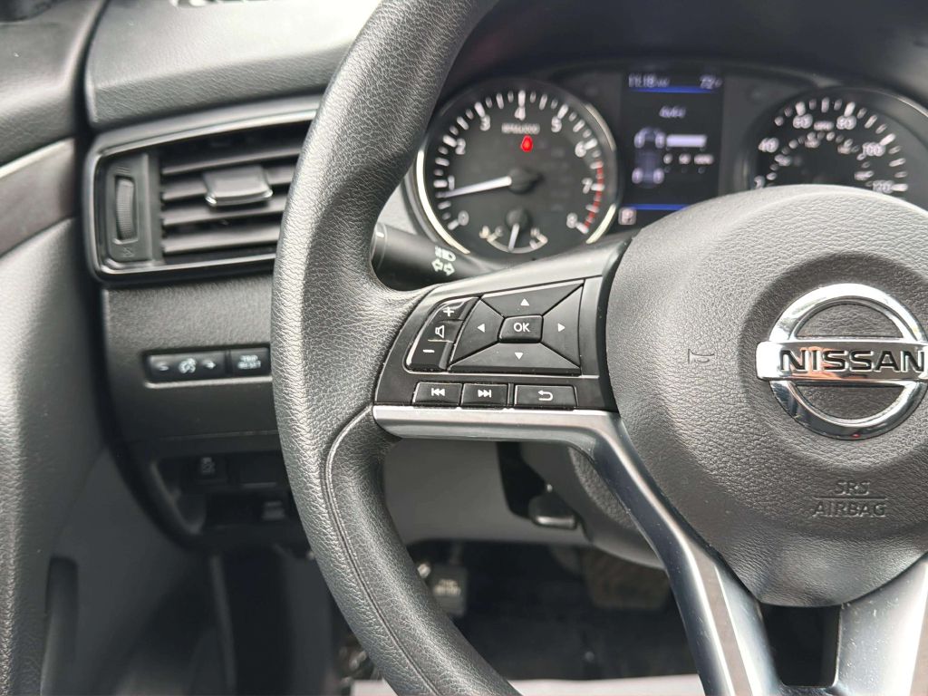 Photo 23 of this NISSAN ROGUE SPORT