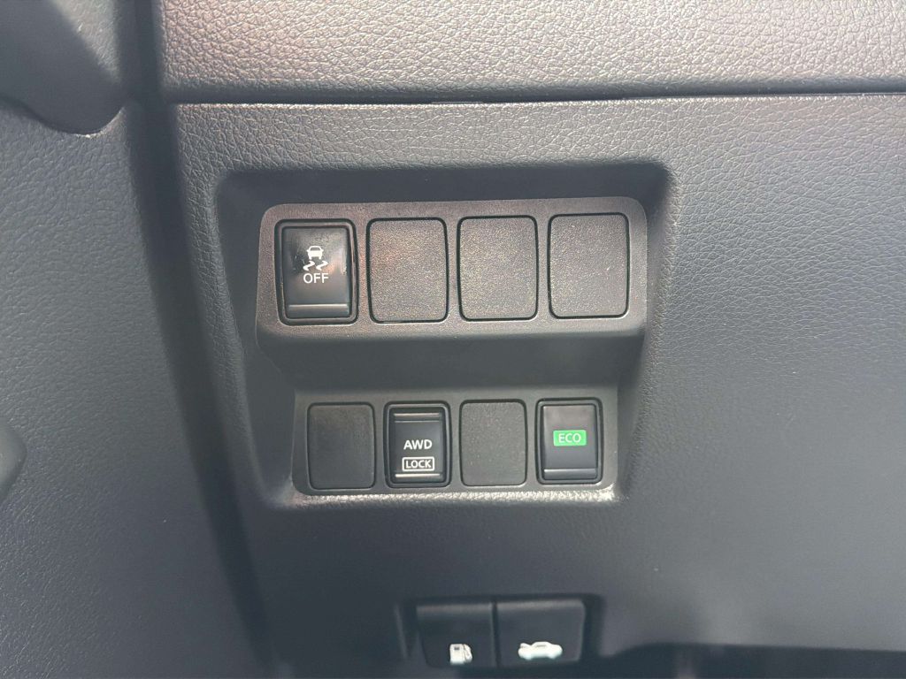 Photo 25 of this NISSAN ROGUE SPORT