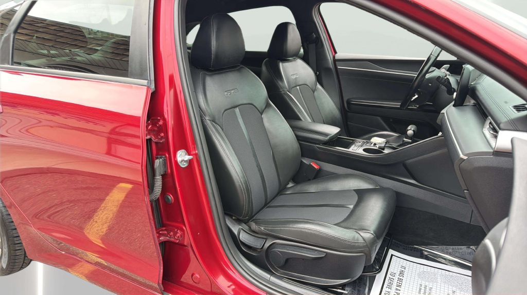 Photo 14 of this KIA K5