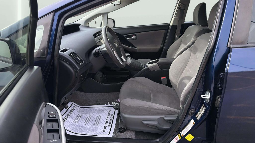 Photo 11 of this TOYOTA PRIUS