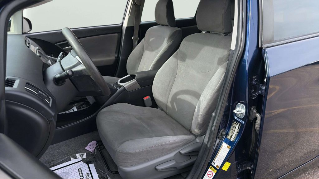 Photo 12 of this TOYOTA PRIUS
