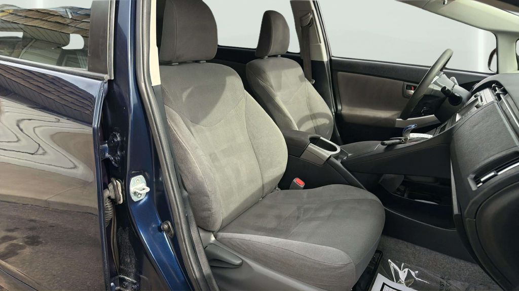 Photo 14 of this TOYOTA PRIUS