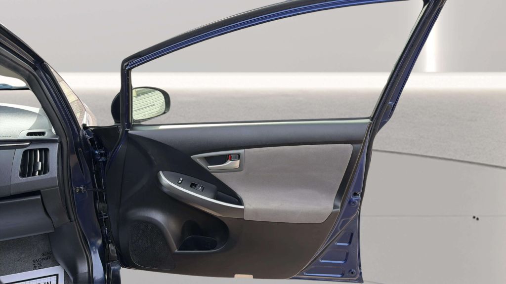 Photo 16 of this TOYOTA PRIUS