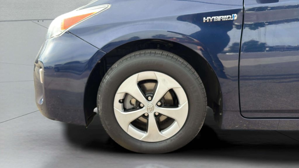 Photo 28 of this TOYOTA PRIUS