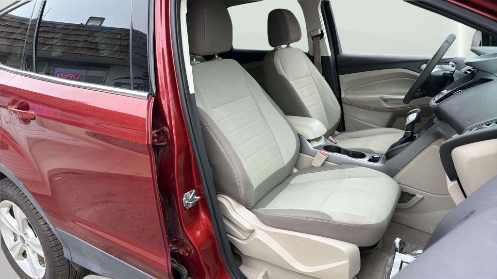 Photo 14 of this FORD ESCAPE