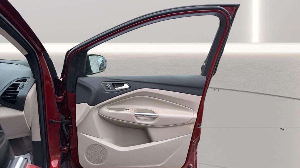 Photo 16 of this FORD ESCAPE