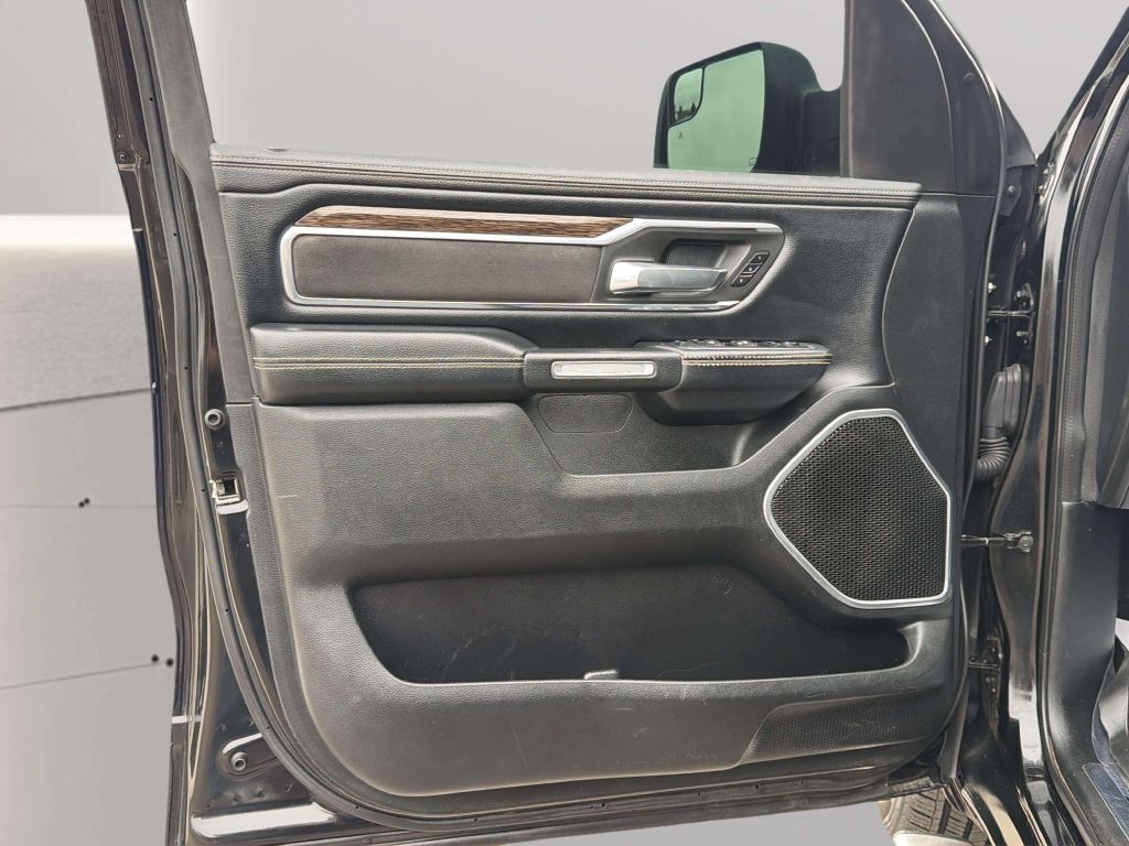 Photo 17 of this RAM 1500