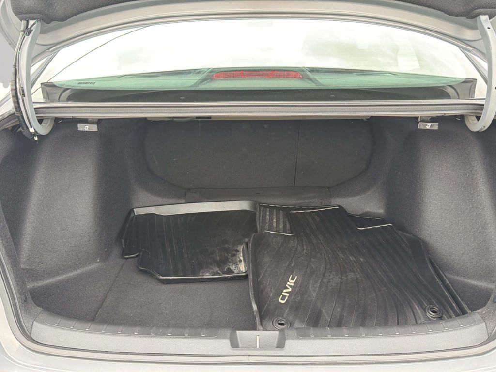 Photo 29 of this HONDA CIVIC