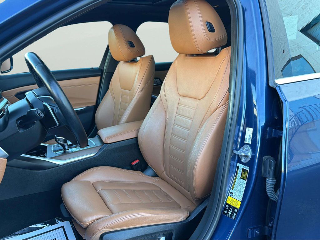 Photo 11 of this BMW 3 SERIES
