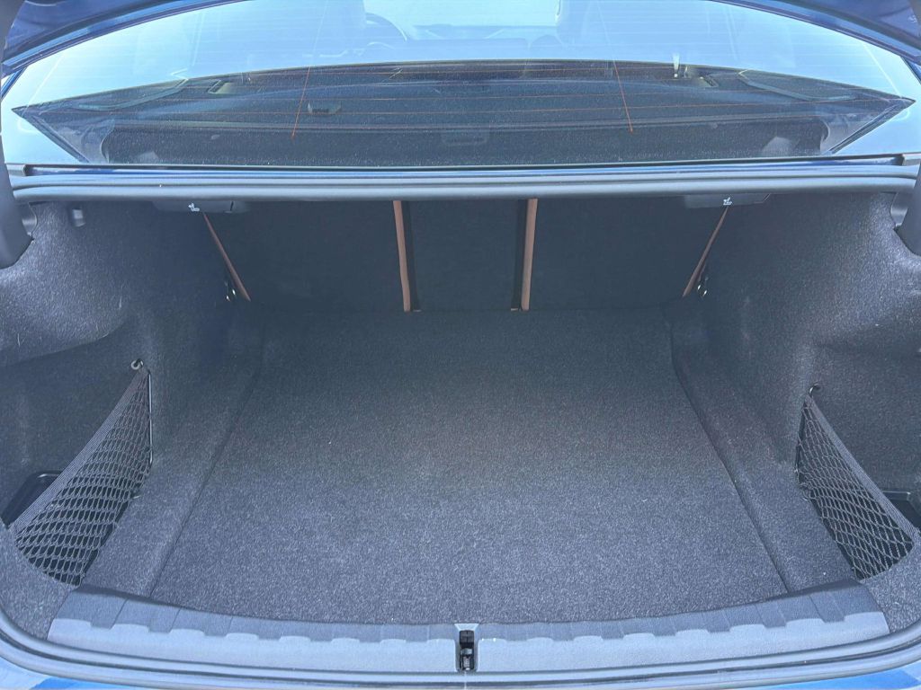 Photo 35 of this BMW 3 SERIES