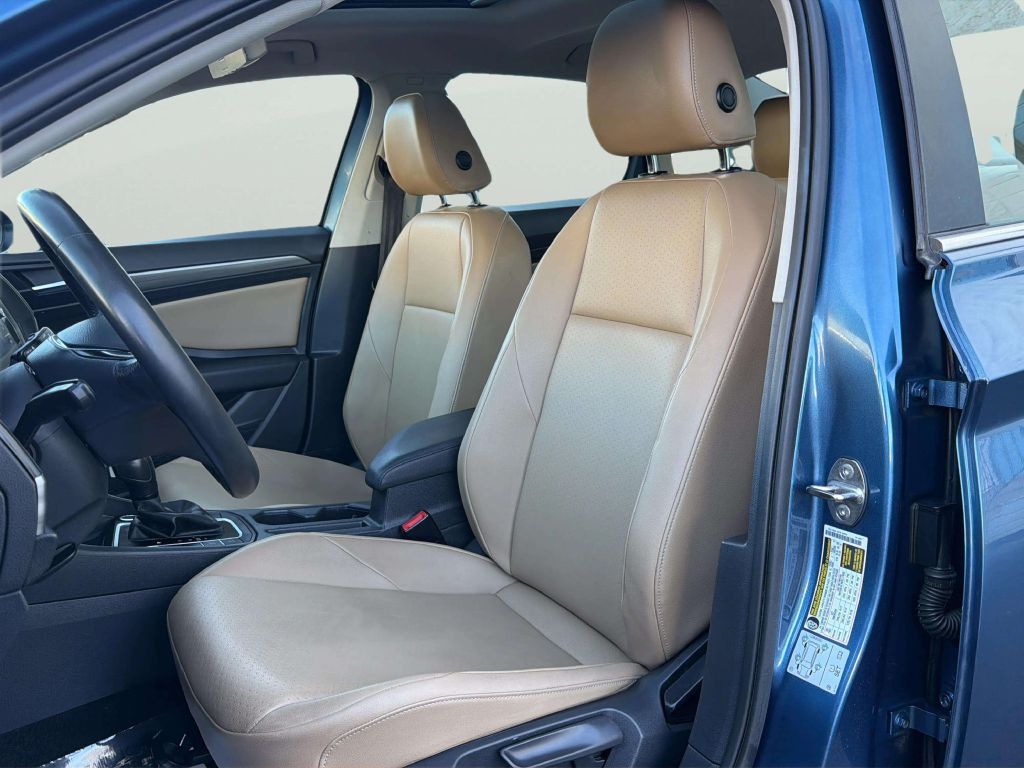 Photo 11 of this VOLKSWAGEN JETTA