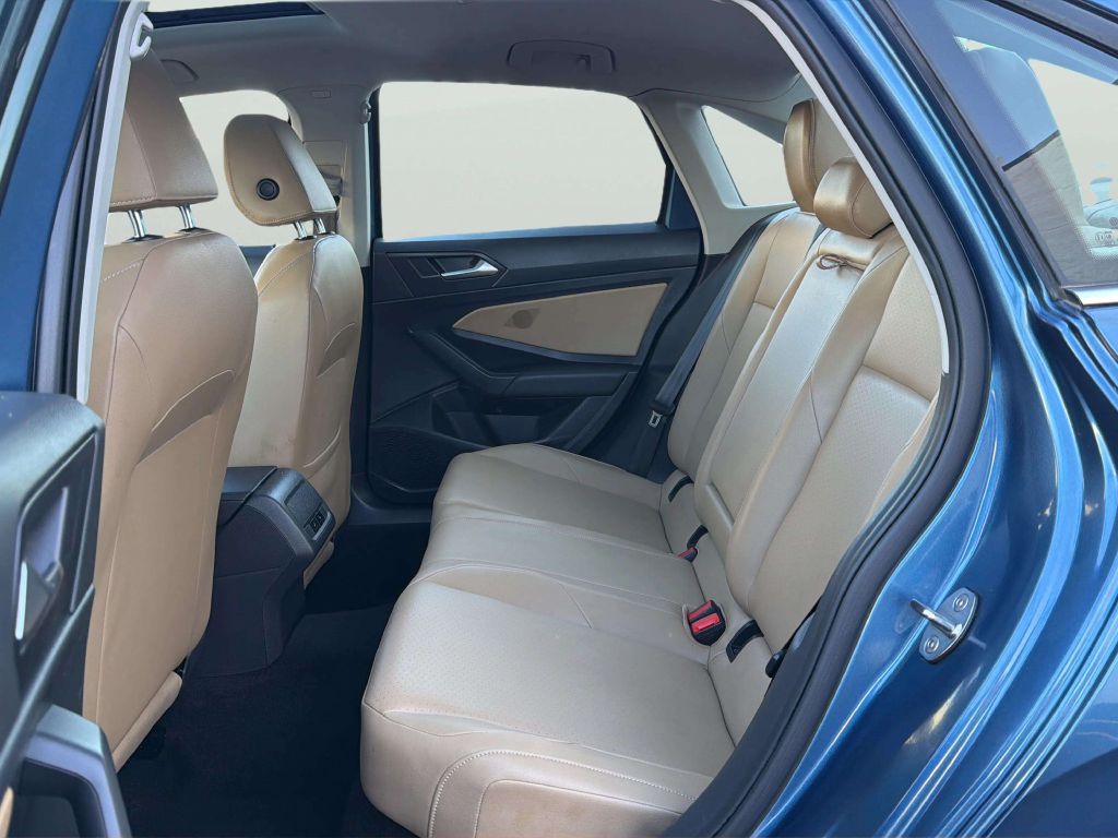 Photo 16 of this VOLKSWAGEN JETTA