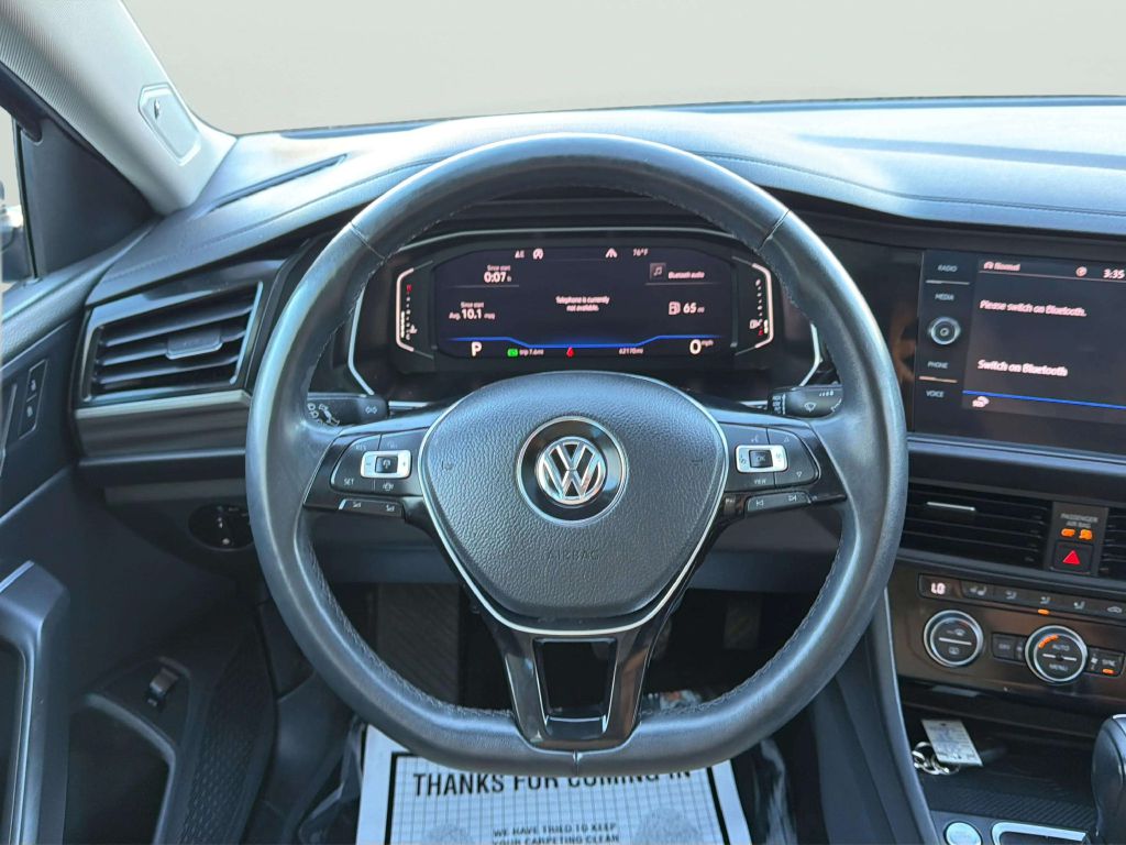 Photo 21 of this VOLKSWAGEN JETTA
