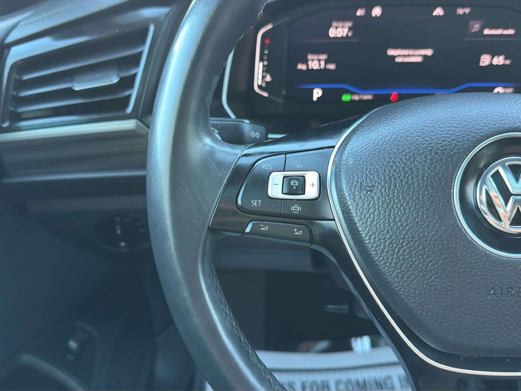 Photo 22 of this VOLKSWAGEN JETTA