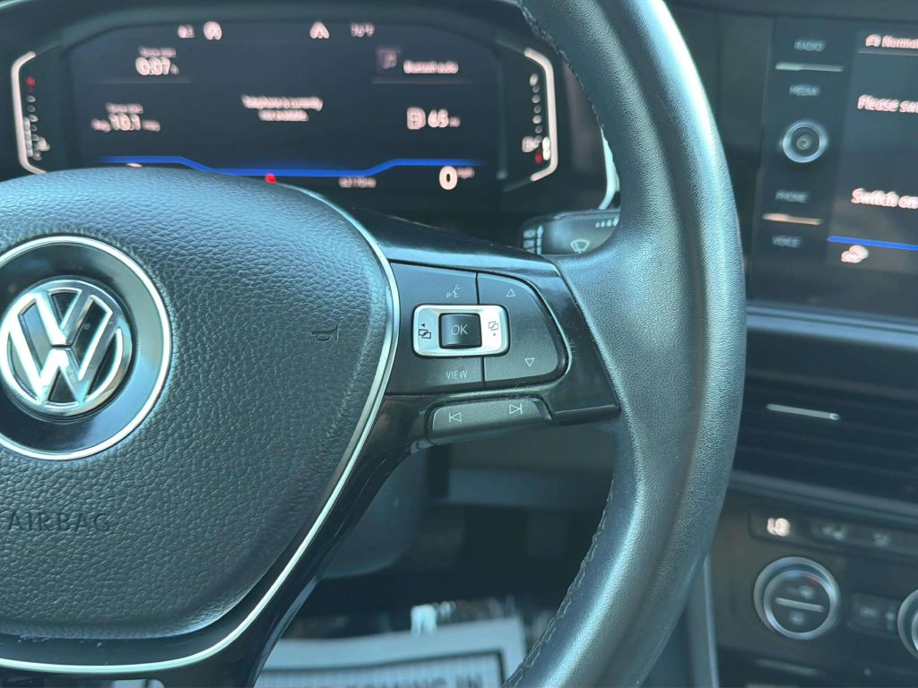 Photo 23 of this VOLKSWAGEN JETTA
