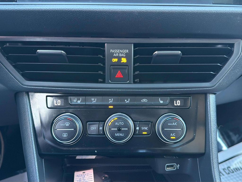 Photo 26 of this VOLKSWAGEN JETTA