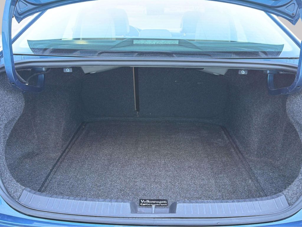 Photo 28 of this VOLKSWAGEN JETTA