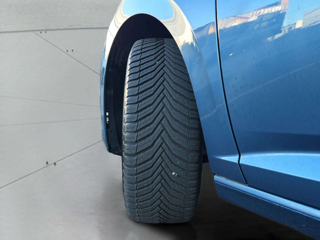 Photo 30 of this VOLKSWAGEN JETTA